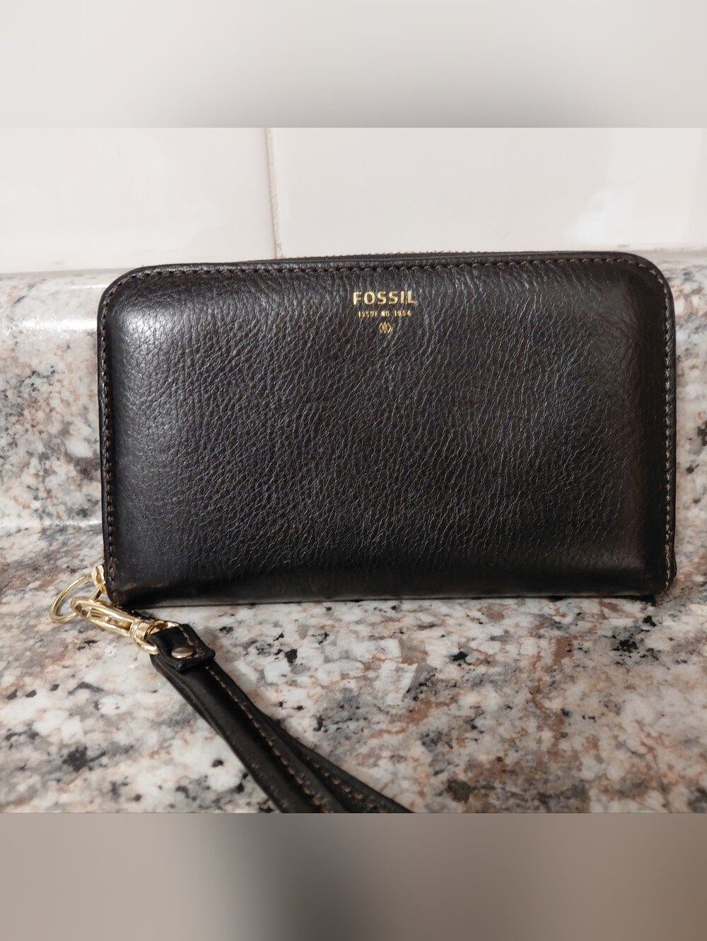 Fossil Women's Black Leather Wrap Around Zip Wristlet Wallet